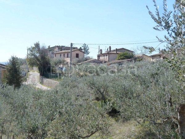 casa indipendente in vendita a Campello sul Clitunno