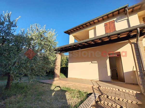 casa indipendente in vendita a Campello sul Clitunno