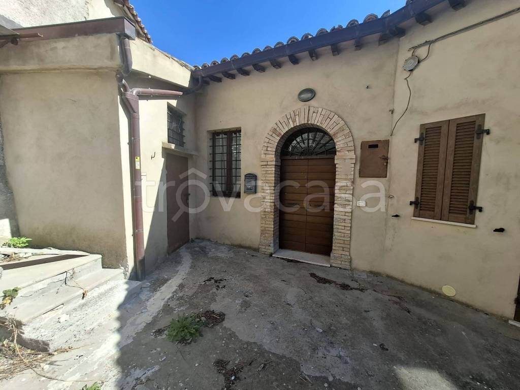 casa indipendente in vendita a Campello sul Clitunno in zona Pettino