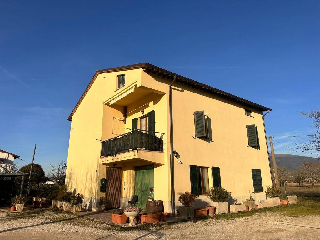 casa indipendente in vendita a Cannara