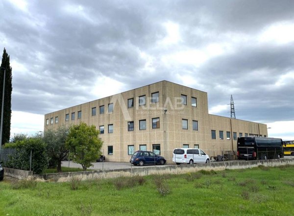 locale commerciale in vendita a Cannara