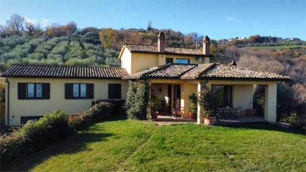 casa indipendente in vendita a Cannara