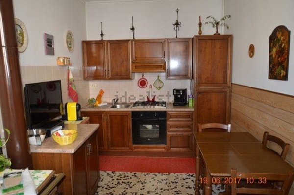 esavano in vendita a Cannara