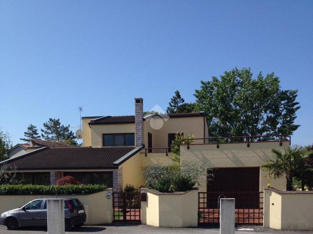 casa indipendente in vendita a Cannara