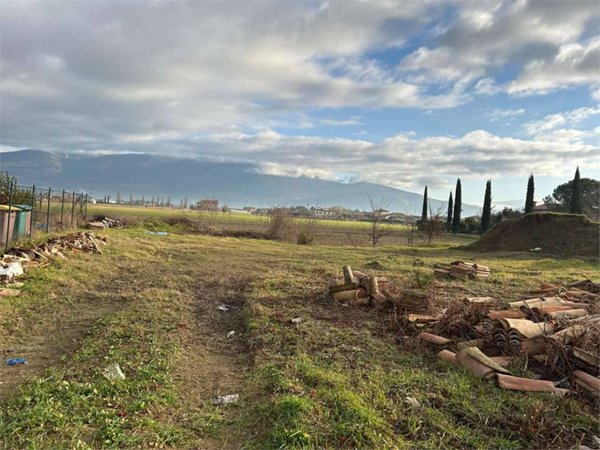 terreno edificabile in vendita a Cannara