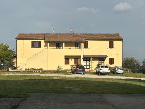 casa indipendente in vendita a Cannara in zona Collemancio