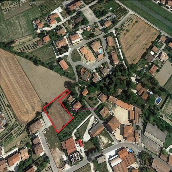 terreno edificabile in vendita a Cannara