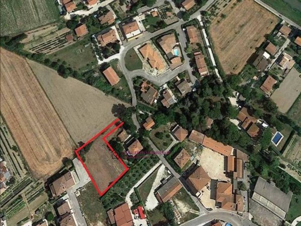 terreno edificabile in vendita a Cannara