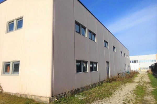 locale di sgombero in vendita a Cannara