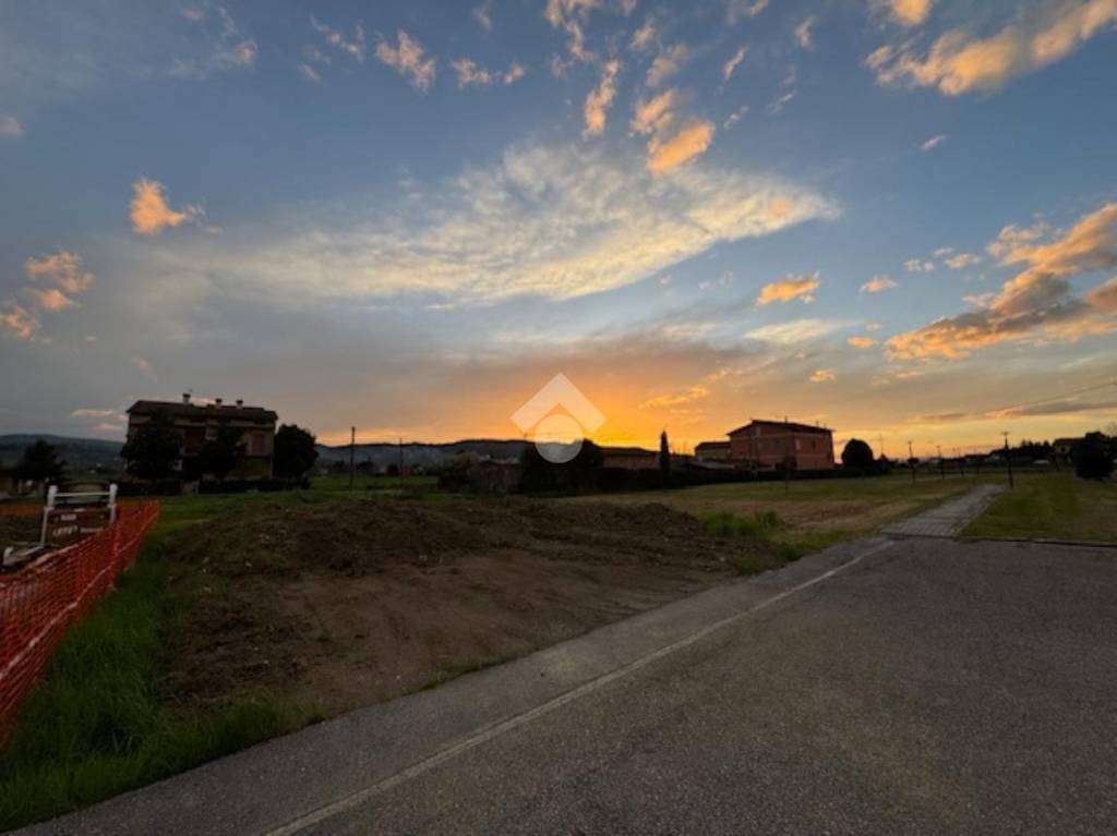 terreno edificabile in vendita a Cannara