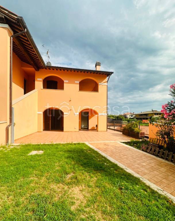 casa indipendente in vendita a Cannara