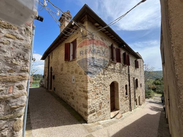 casa indipendente in vendita a Cannara in zona Collemancio