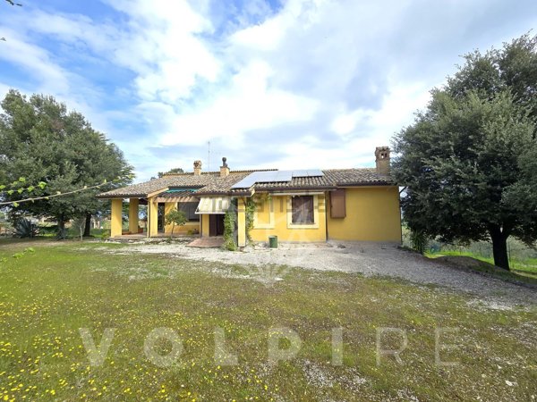 casa indipendente in vendita a Cannara