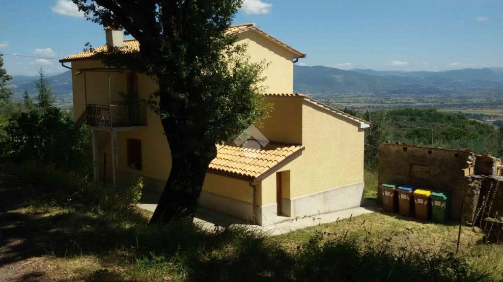 casa indipendente in vendita a Cannara