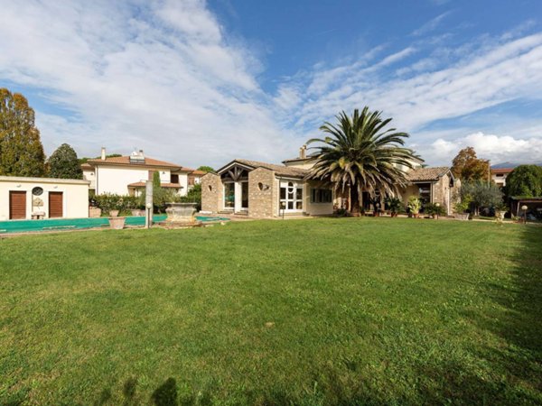 casa indipendente in vendita a Cannara