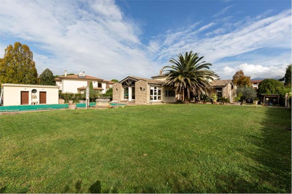 casa indipendente in vendita a Cannara