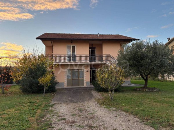 casa indipendente in vendita a Cannara