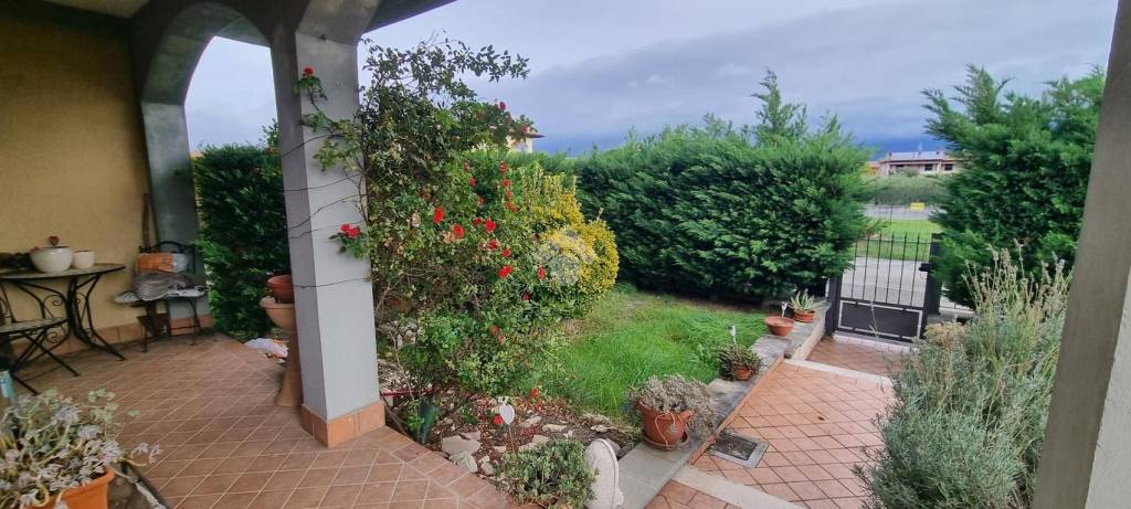 casa indipendente in vendita a Cannara