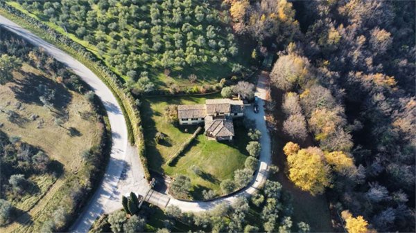 casa indipendente in vendita a Cannara in zona Collemancio