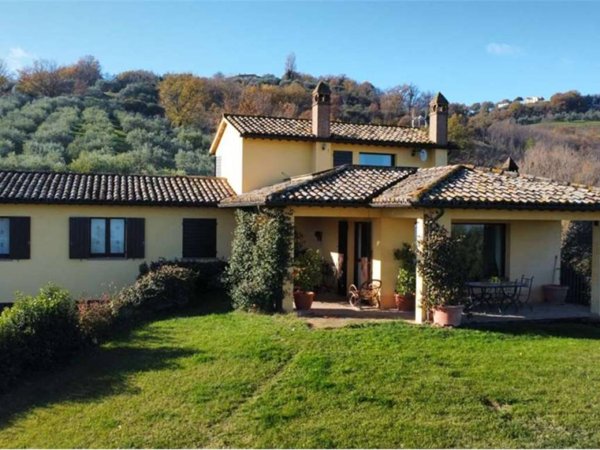 casa indipendente in vendita a Cannara in zona Collemancio