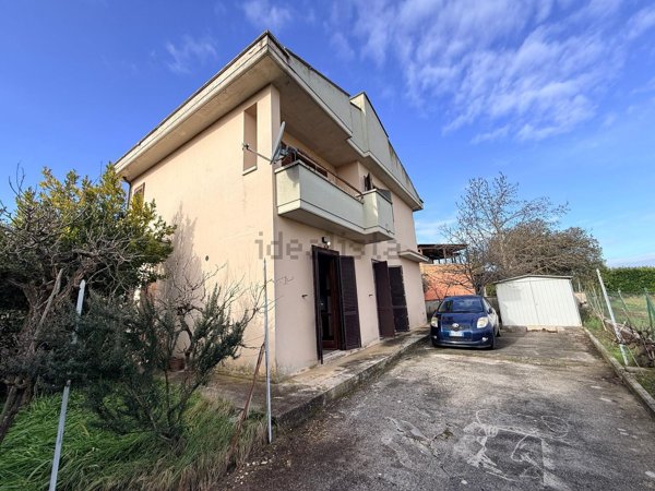 casa indipendente in vendita a Cannara