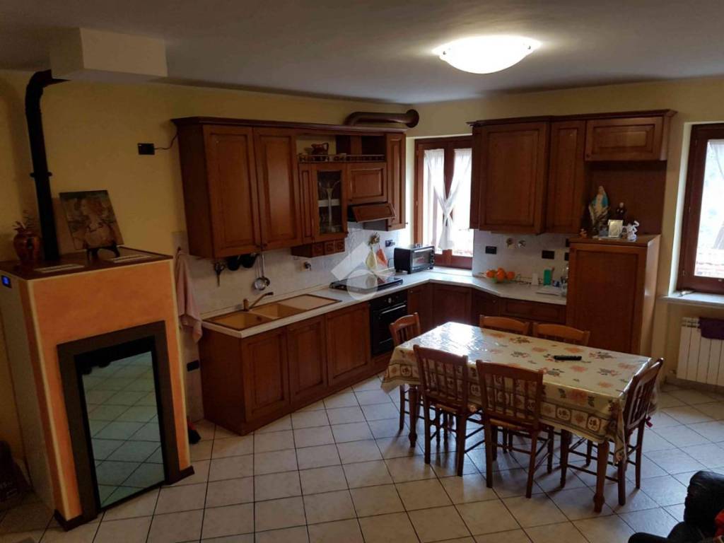 casa indipendente in vendita a Cannara in zona Collemancio