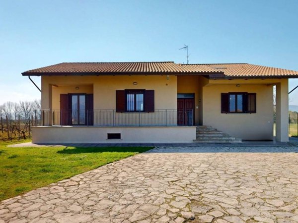 casa indipendente in vendita a Cannara