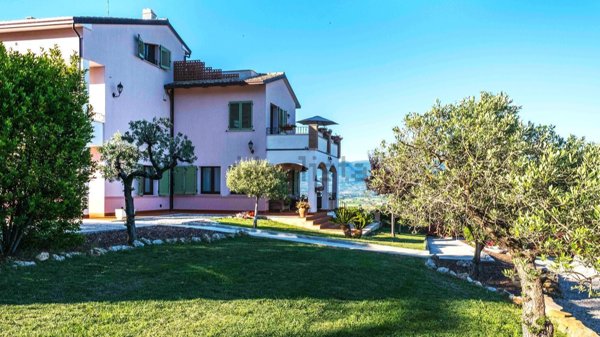 casa indipendente in vendita a Cannara