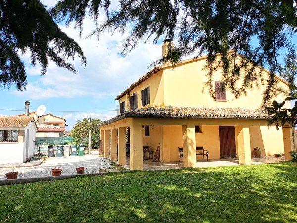 casa indipendente in vendita a Cannara