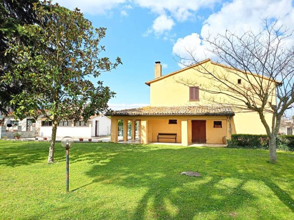 casa indipendente in vendita a Cannara