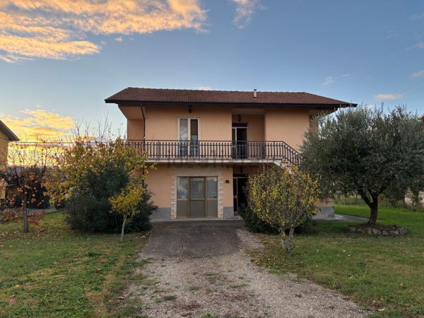 casa indipendente in vendita a Cannara