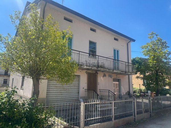 casa indipendente in vendita a Cannara