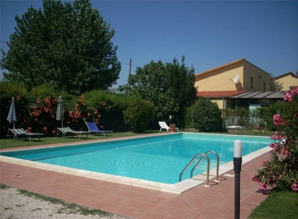 casa indipendente in vendita a Cannara in zona Collemancio