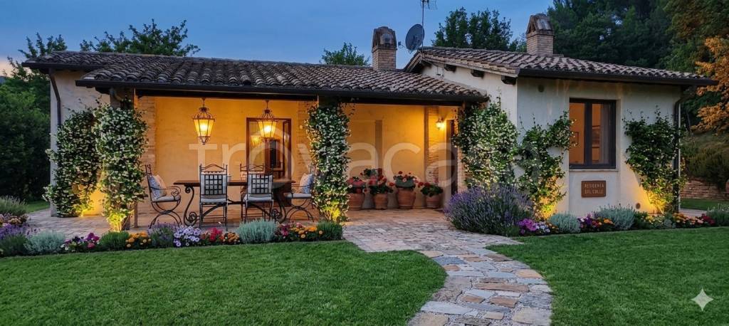casa indipendente in vendita a Cannara in zona Collemancio