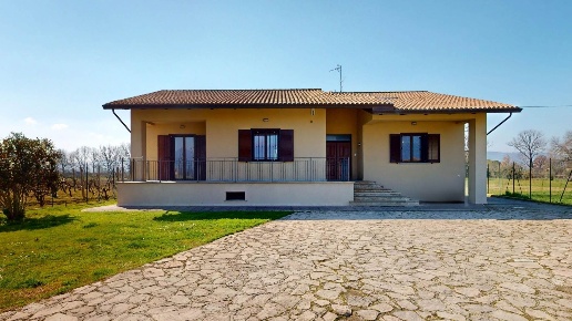 casa indipendente in vendita a Cannara
