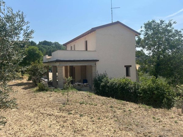 casa indipendente in vendita a Cannara in zona Collemancio