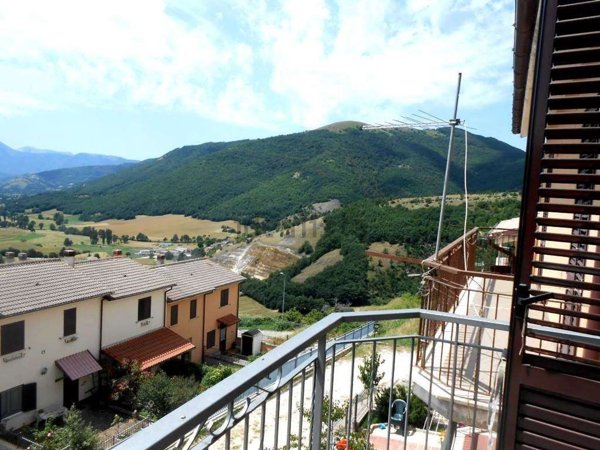 casa indipendente in vendita a Cascia