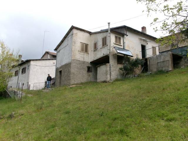 casa indipendente in vendita a Cascia