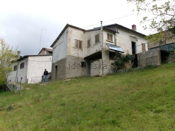 casa indipendente in vendita a Cascia