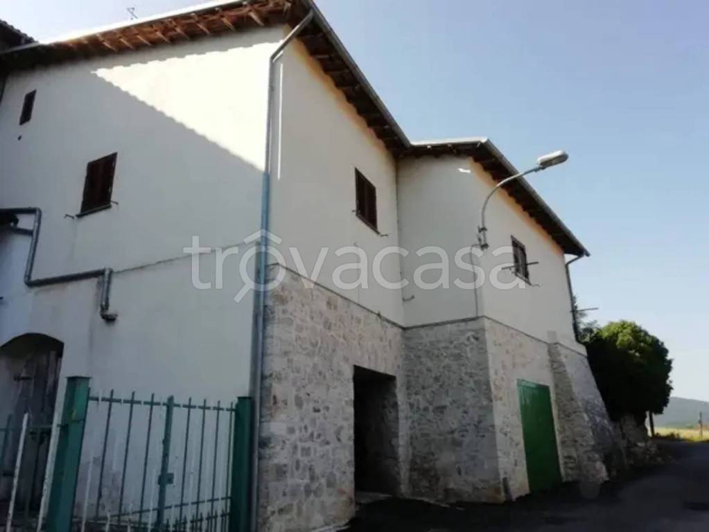 casa indipendente in vendita a Cascia