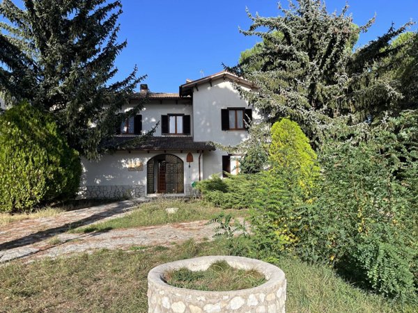 casa indipendente in vendita a Cascia