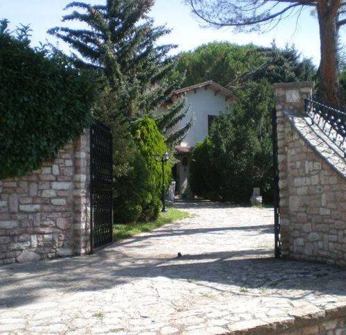 casa indipendente in vendita a Cascia