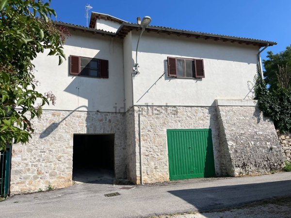 casa indipendente in vendita a Cascia