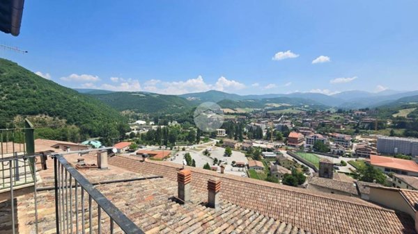 casa indipendente in vendita a Cascia