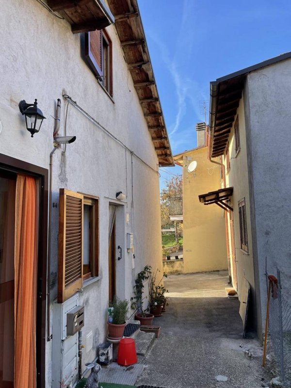 casa indipendente in vendita a Cascia