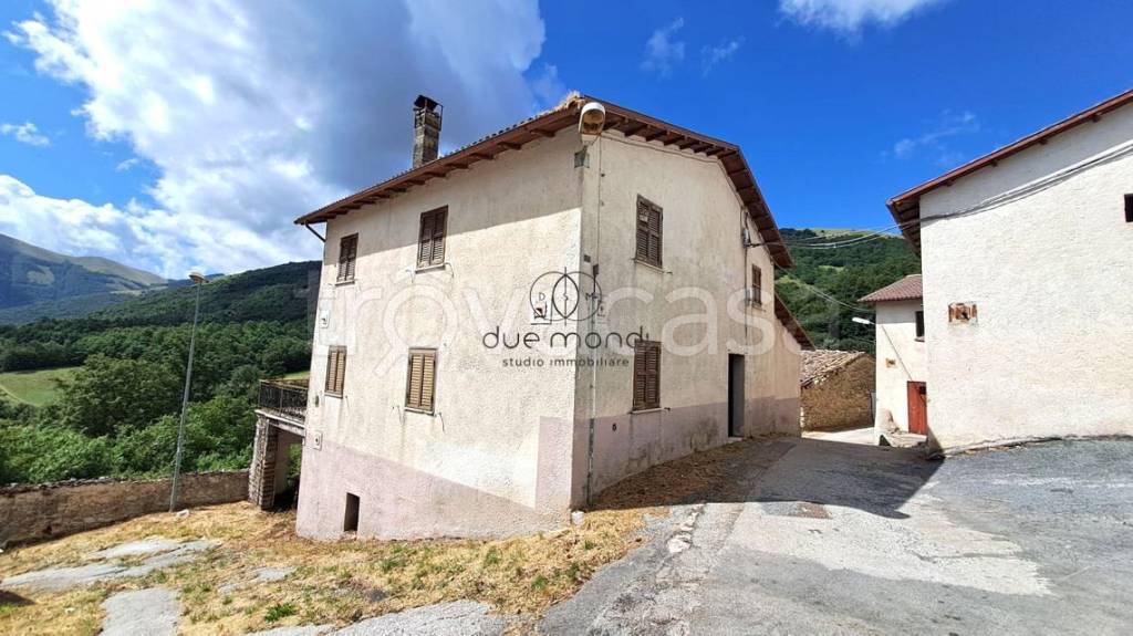 casa indipendente in vendita a Cascia