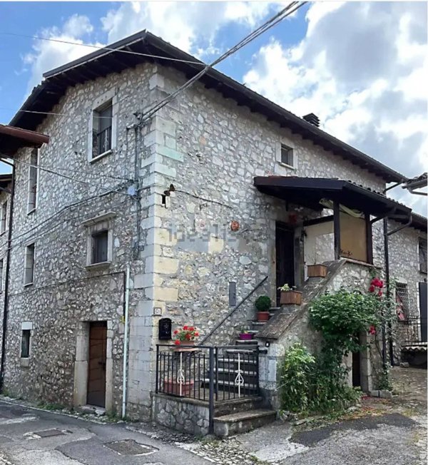 casa indipendente in vendita a Cascia
