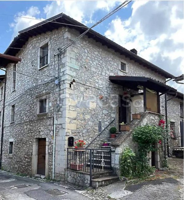 casa indipendente in vendita a Cascia