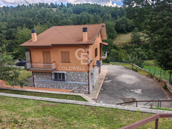 casa indipendente in vendita a Cascia