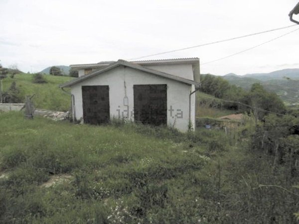 casa indipendente in vendita a Cascia